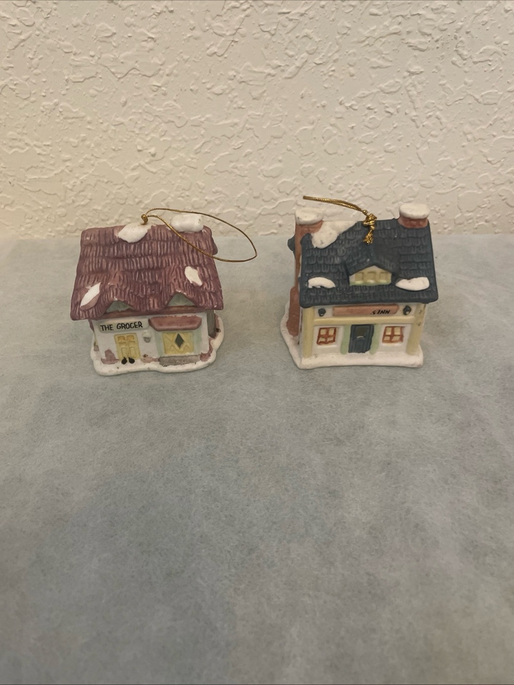 VTG lot of 2 Reader Digest houses The Queen Inn And The Grocer Ornaments